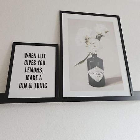 Ticasa Black-Zentral-Outlet-Aufzug-Stylisch-Unique Metzingen  Luaran gambar