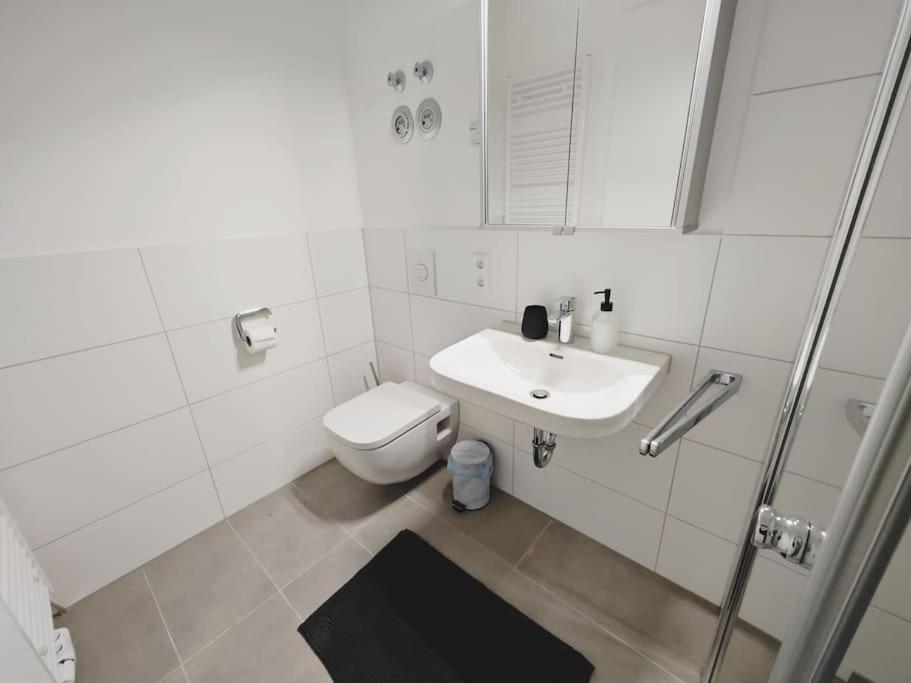 Ticasa Black-Zentral-Outlet-Aufzug-Stylisch-Unique Metzingen  Luaran gambar