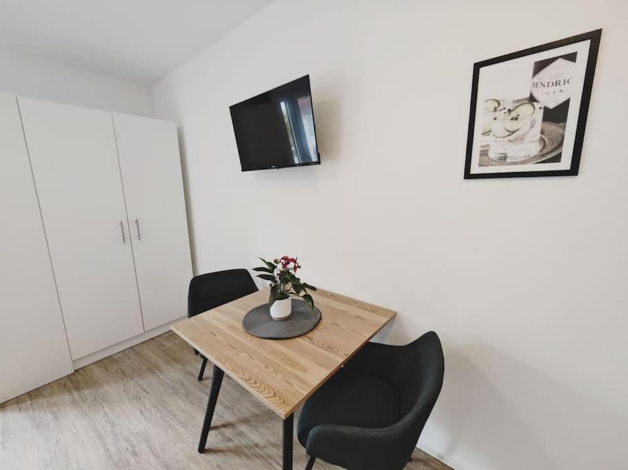 Ticasa Black-Zentral-Outlet-Aufzug-Stylisch-Unique Metzingen  Luaran gambar