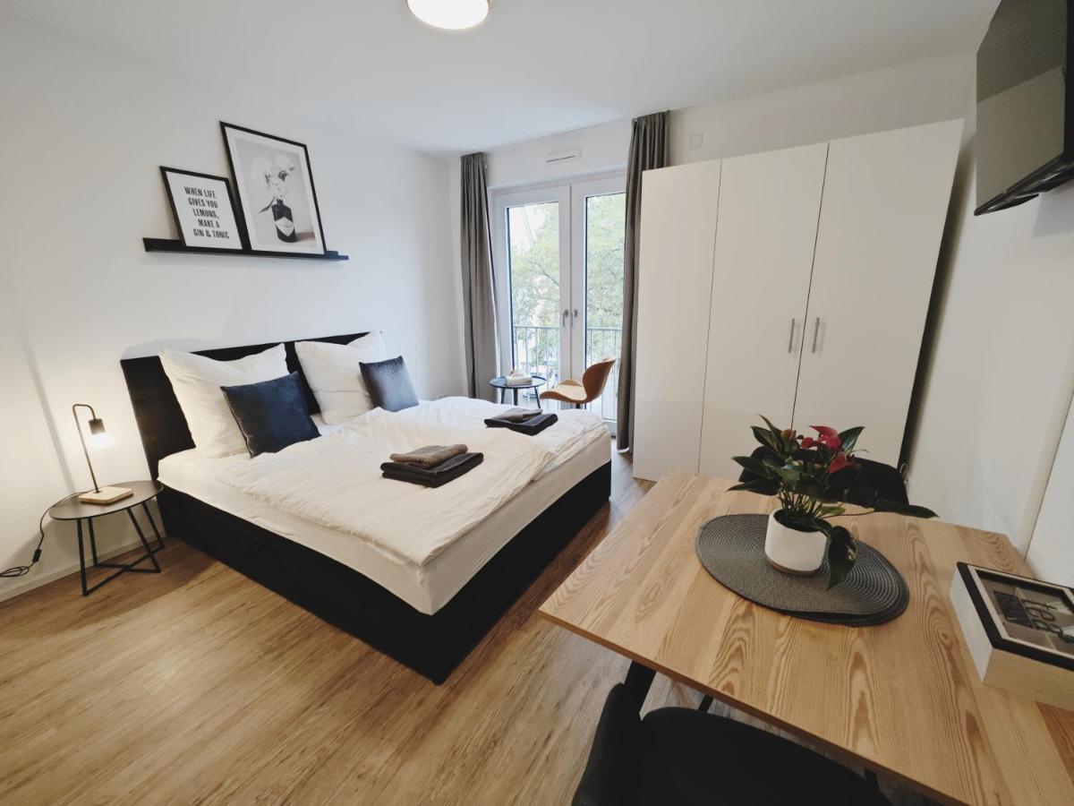 Ticasa Black-Zentral-Outlet-Aufzug-Stylisch-Unique Metzingen  Luaran gambar